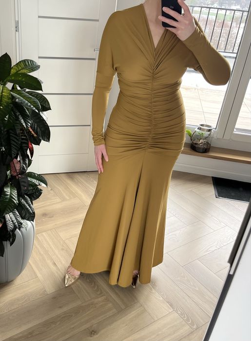 Oliwkowa długa sukienka marszczona; podkreślająca figurę;z długim rękawem S/M; long elegant dress