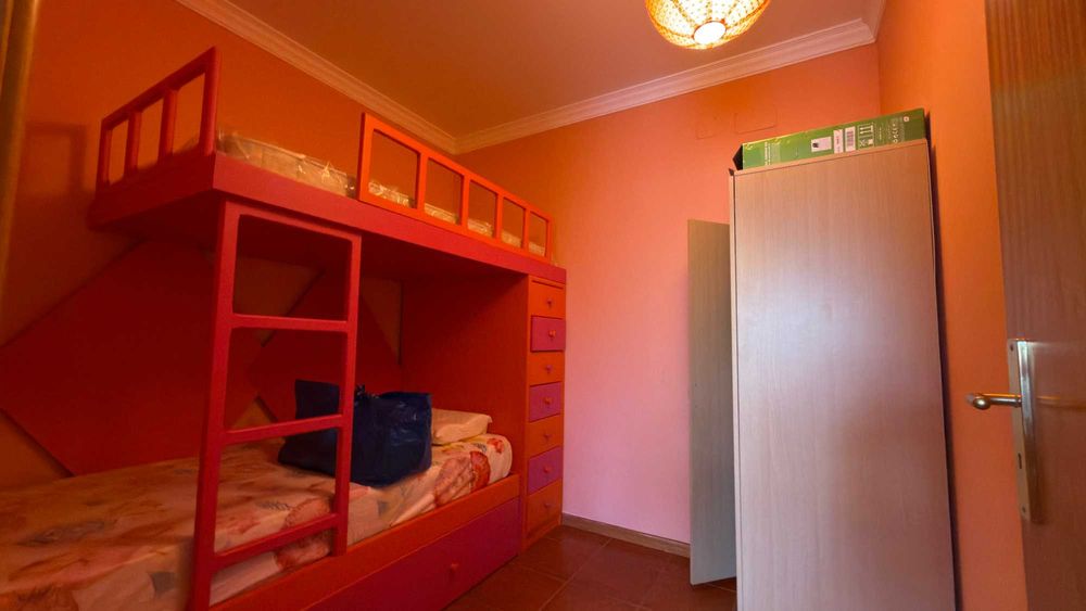 Apartamento T1+1 com varanda e garagem.  A 4 minutos de acesso pedonal à Praia. Buarcos