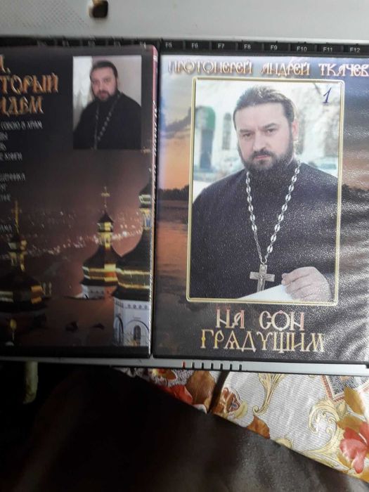 Продам видеокассеты, диски к компьютеру