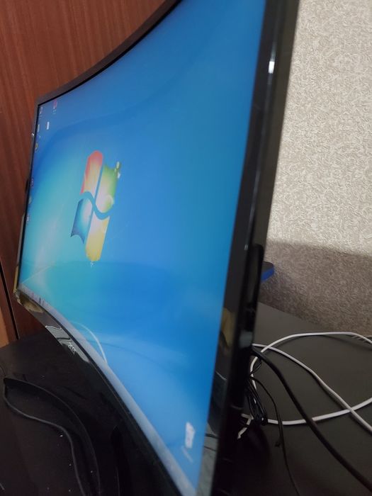 Ігровий вигнутий монітор 23.6" Full HD 144 Гц (VA, FreeSync)