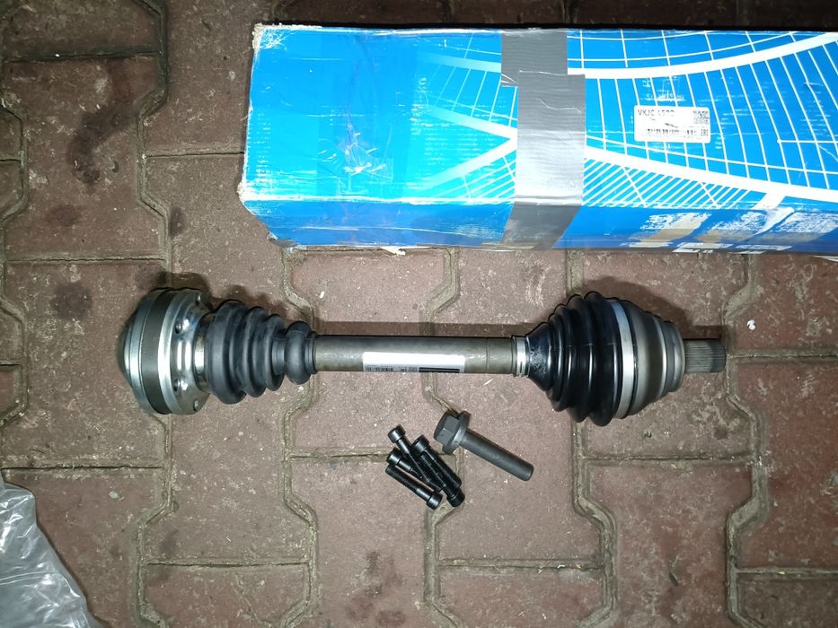 Półoś napędowa lewa SKF VKJC4592 Audi A3 8P1 8VK Q3 Leon Octavia VW