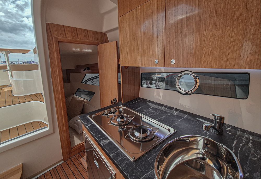 Jacht Motorowy Massiv Boats Cruiser 930 Nowość 2025