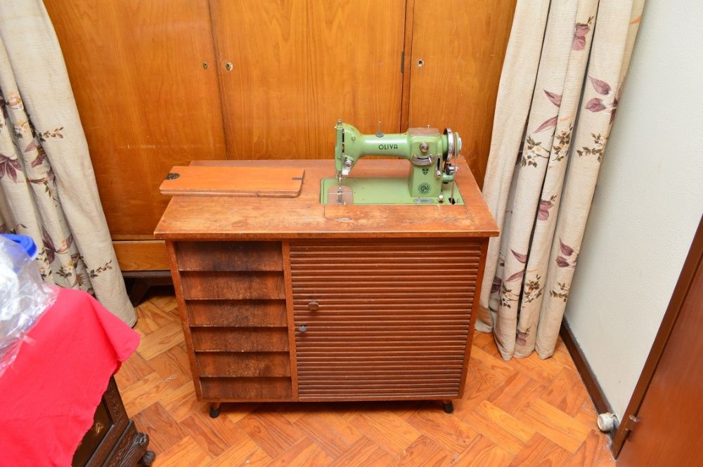 Maquina de costura de pé Oliva CL 50