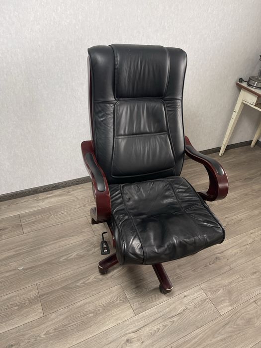 Продам офісне крісло