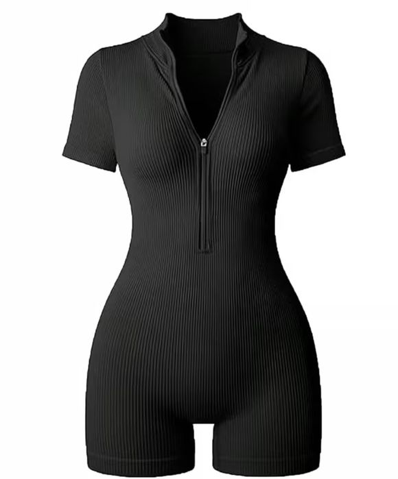 Чорний комбінезон