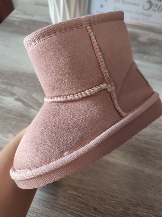 Уги для дівчинки