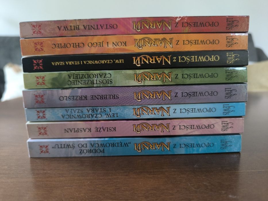 "Opowieści z Narnii" komplet 8 sztuk.