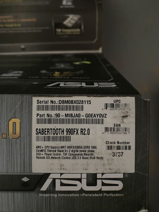 Материнська плата Sabertooth 990FX R2.0