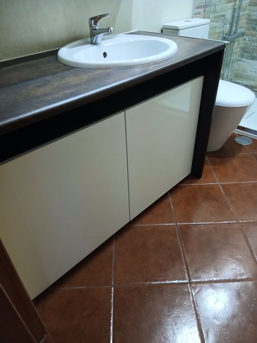 Móvel completo de casa de banho