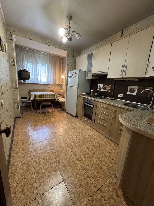 Продам 2 комн квартиру Гвардейцев Широнинцев 101 - View 4