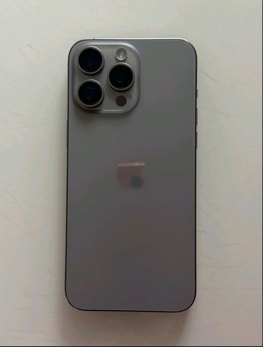 Iphone 15 pro max  256 gb (битий дисплей)