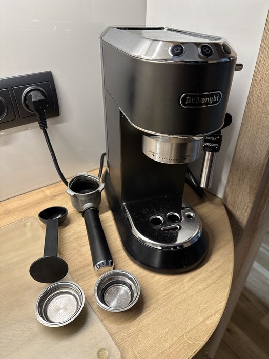 ekspres kolbowy delonghi dedica