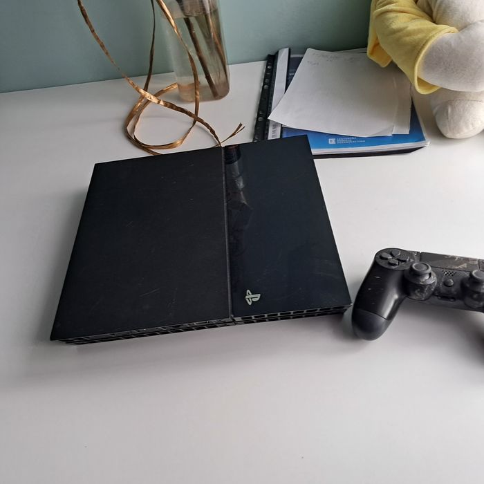 PS4 + gry + pad + kabel HDMI