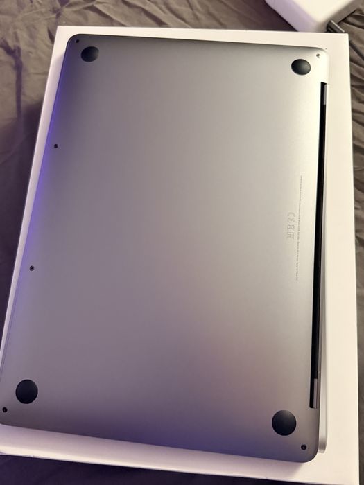 MacBook Pro 13 M2 / 8GB RAM / 512GB SSD – bardzo dobry stan