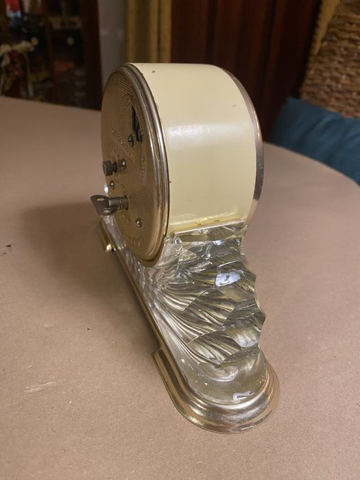Relógio de Mesa Soviético, modelo ‘Kristal’. Art déco.