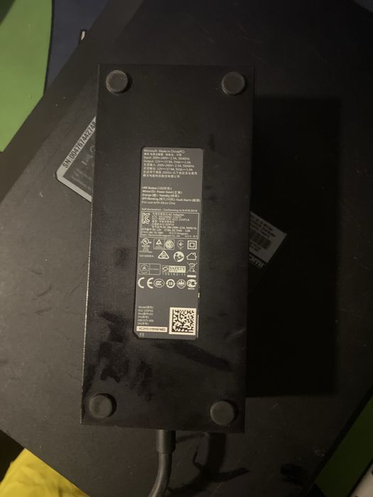 Czrny xbox one z zasilaczem