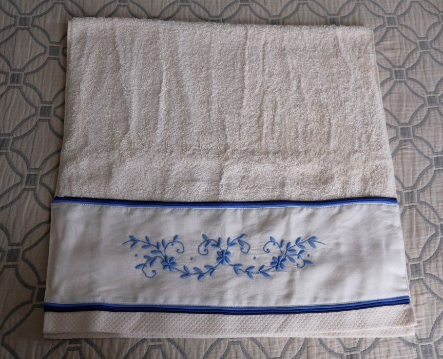 Toalha de rosto em Bordado Madeira 100cmx50cm