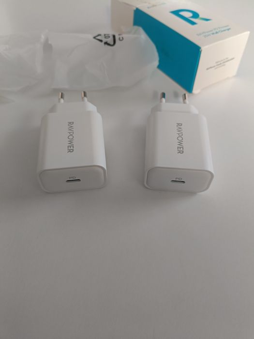 ładowarka ścienna RAVPower PD Pioneer o mocy 25W (model RP-PC156). Jes