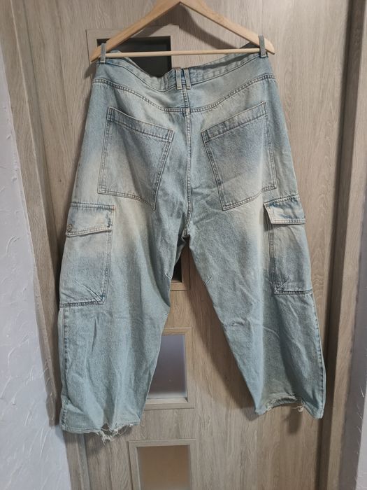 Bojówki dżinsowe BERSHKA