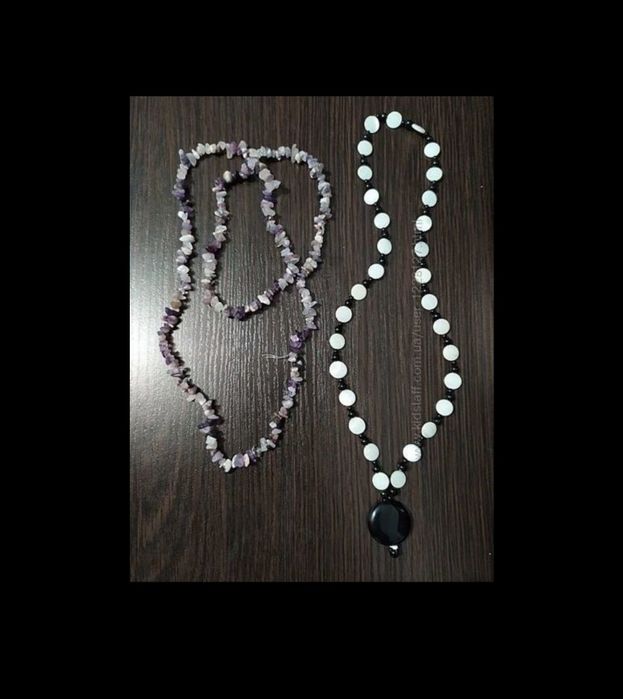 Різнокольорові буси, браслети