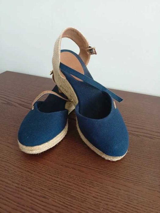 Espadryle na koturnie Esprit rozmiar 39