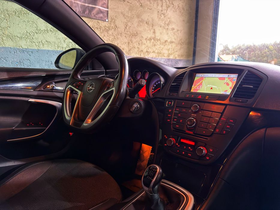 Opel Insignia Sports Tourer 2.0 CDTI 160cv Cosmo - Desde 105€ Mês