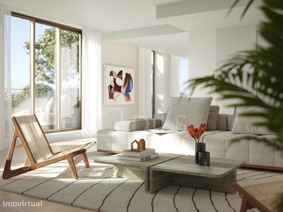 Apartamento T2 com varanda e 1 lugar de estacionamento em Alvalade