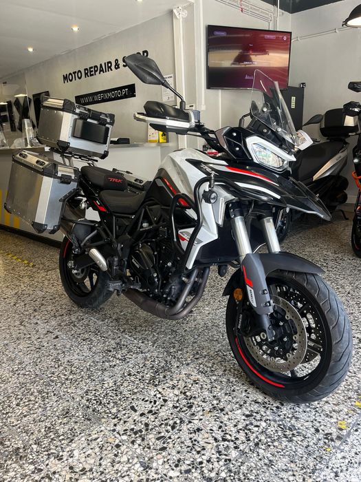 Benelli TRK 702 de 2023 em Óptimo estado Malas Crash Bars Faróis Auxiliares