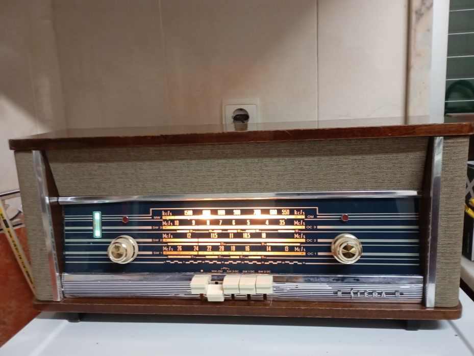Radio a válvulas Siera