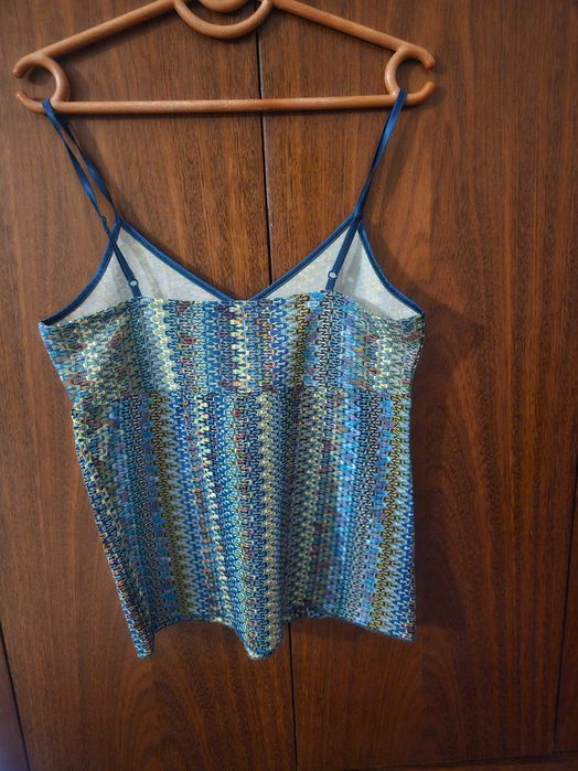 T-shirt alças tipo Missoni.