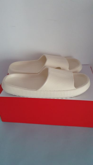 Klapki nowe z elastycznej pianki Rozmiar 38-39