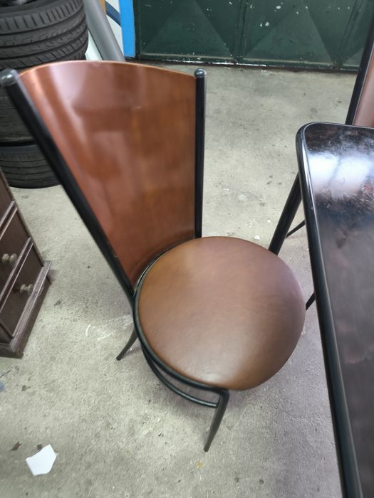 Mesa com 4 cadeiras