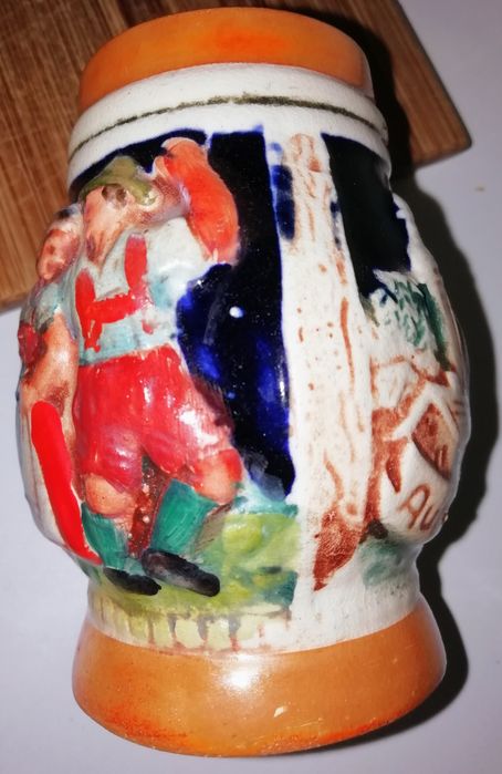 Caneca antiga em loiça