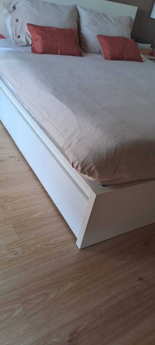 Cama de casal Malm
