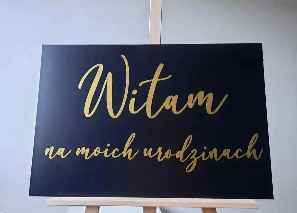 Witam na moich urodzinach tablica powitalna złoty napis