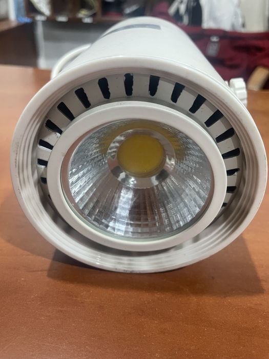 Продам LED  трекоаі світильникі