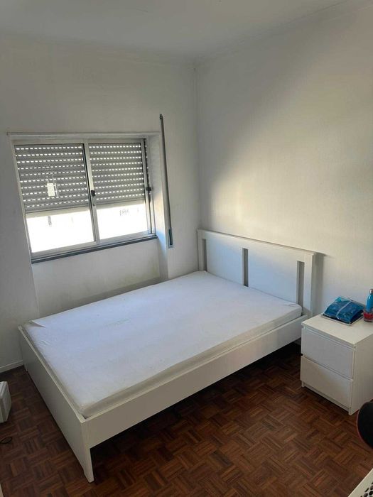 Alugo Quarto - Moita