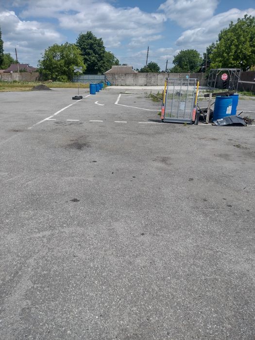 Заасфальтована огороджена площадка(майданчик)для різних потреб