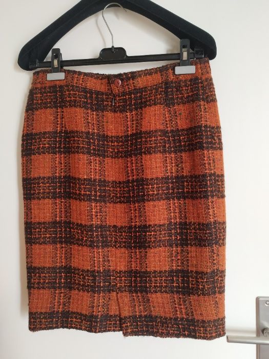 Vendo Saia de lã em tons de laranja e castanho