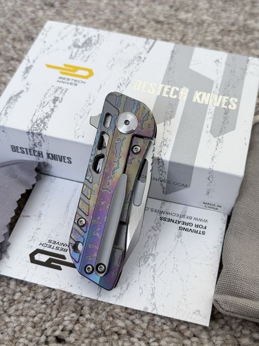 Складний ніж Bestech Engine BT1805D Flamed Titanium з  вставками із вуглецевого волокна (Carbon Fiber)