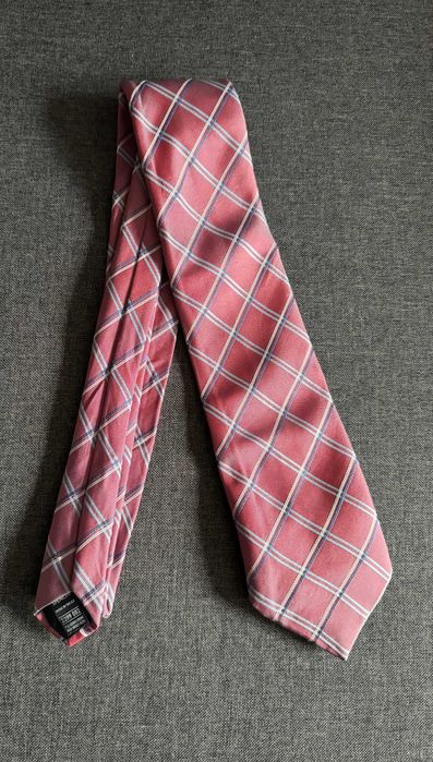 Jedwabny krawat, czerwony w kratę