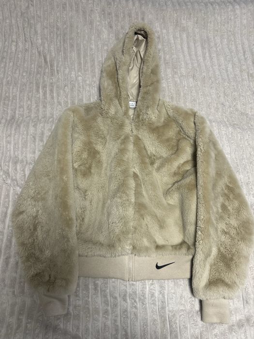 Продам шубку Nike