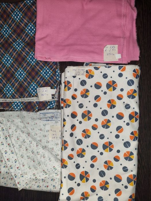 Відрізи тканини старих часів ,є різні