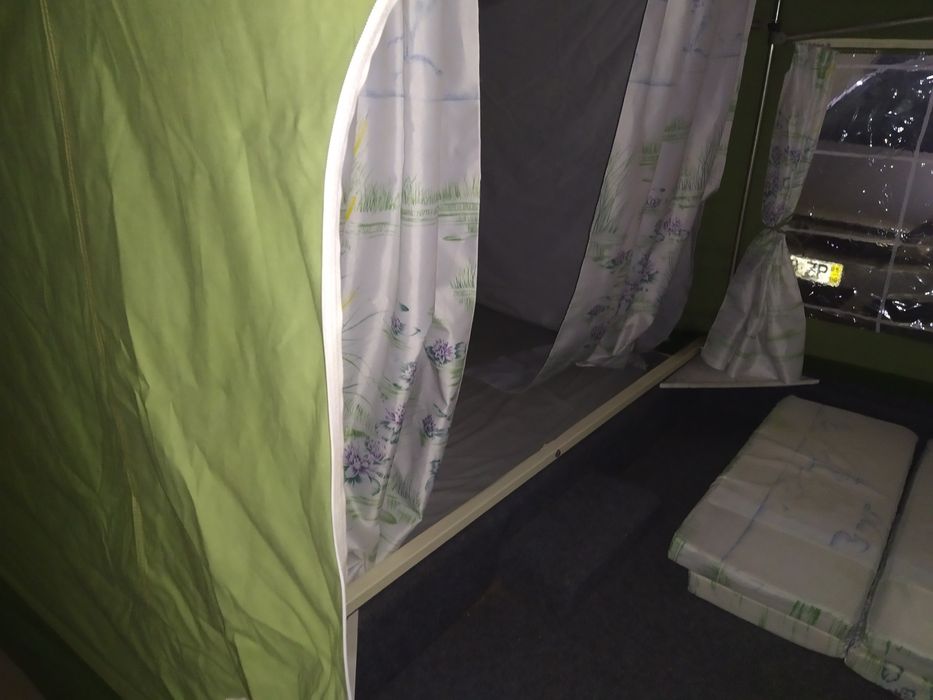 Atrelado tenda (Quarto + Sala) quase novo