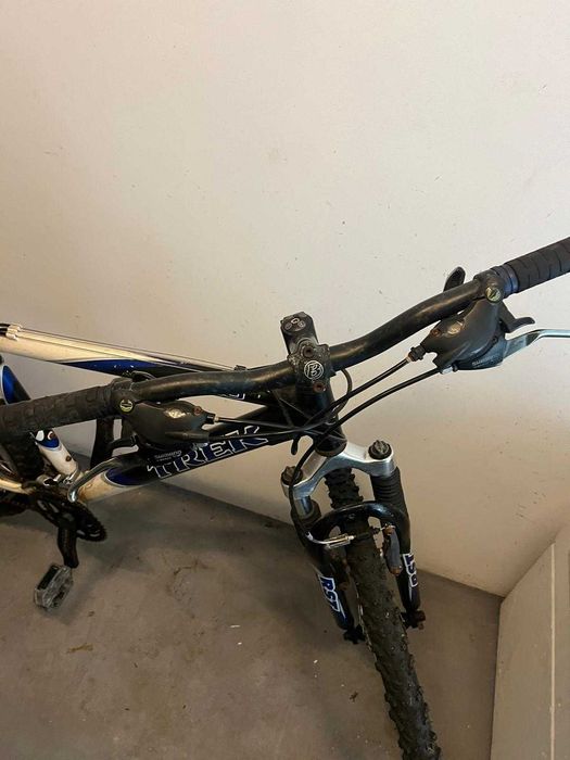 Bicicleta com travão de calço