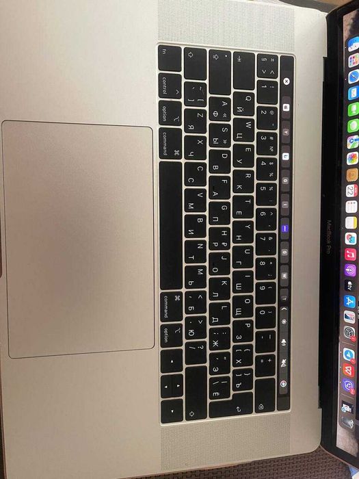 Macbook Pro MacBook Pro 16 2019 I9/16/512/Radeon Pro 560x 4GB + Apple Magic Mouse