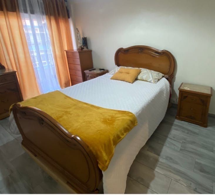 Mobilia de quarto - Madeira em Carvalho