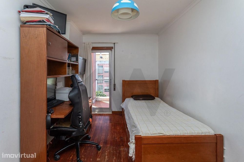 T3 com Varanda e Excelente Luminosidade | Amadora