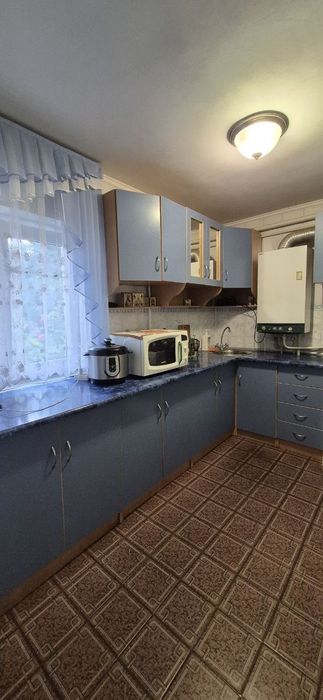 Продам будинок на Продольній 90 метрів 6 соток з місцем для авто та всіма зручностями