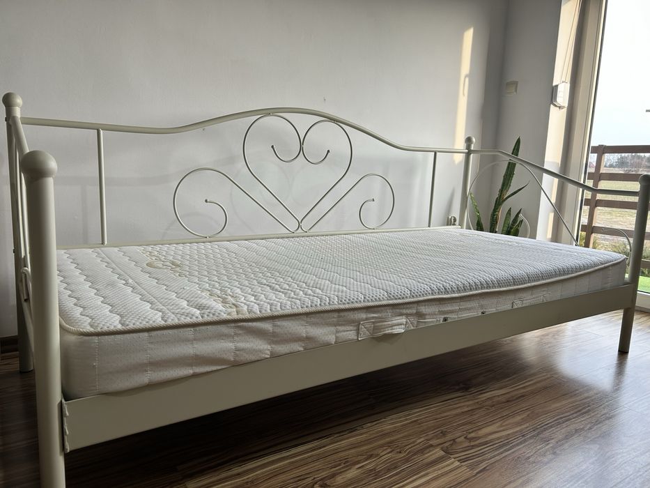 Łóżko metalowe (z materacem)